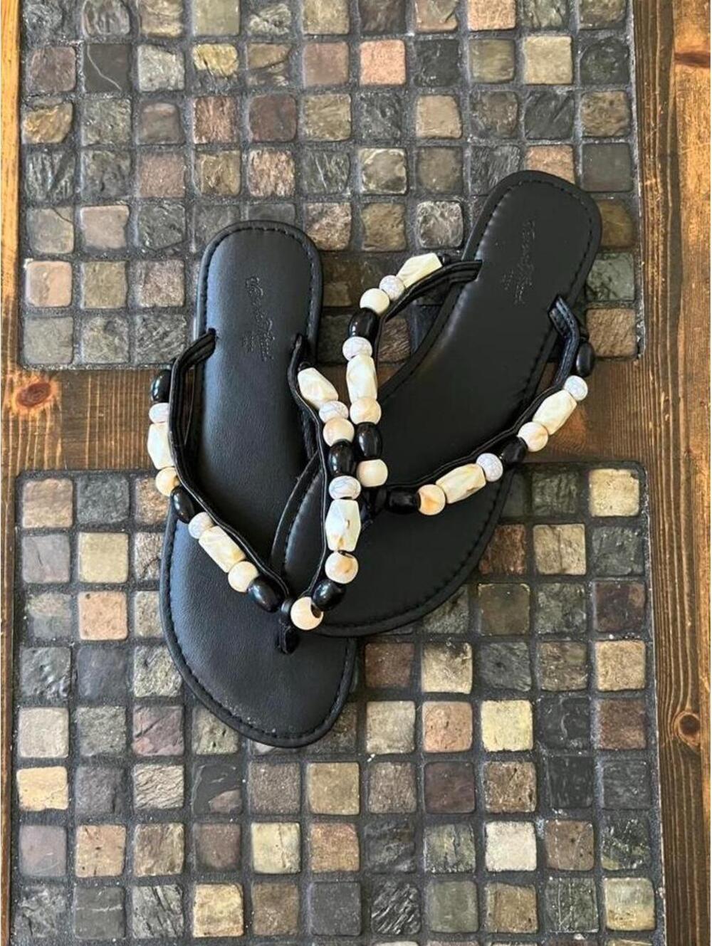 Universal Thread beaded black flip flop sandals coastal boho size 7 🖤